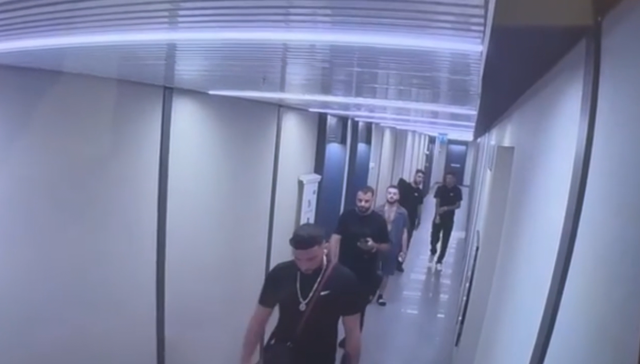 Gitar kılıfında kalaşnikof! Meğer Interpol peşlerindeymiş