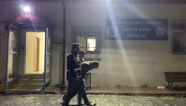 Tekme ve yumruklu kavga kamerada: Önce darp etti sonra 7 bin lira olan montu çaldı