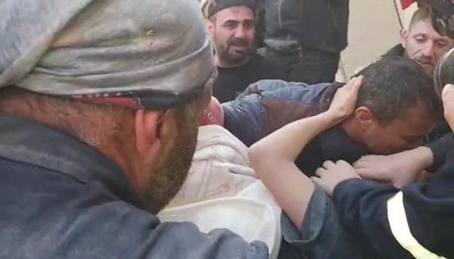 Eylül enkazdan 38 saat sonra çıkarıldı, babası kızına sarılıp ağladı