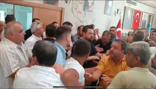 Antalya'da Belediye Başkanı ile İyi Parti Grup Sözcüsü Arasında Kavga Çıktı