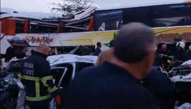 Mersin'de katliam gibi trafik kazası: 10 kişi öldü, 30 kişi yaralandı