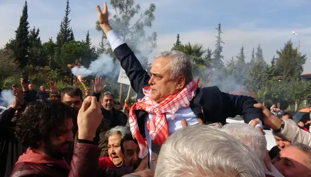 CHP'den istifa eden Hasan Ufuk Çakır'dan Özgür Özel'e: Mezarlıkta rakı içenlere lanet olsun