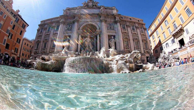 Artık Roma'daki Aşk Çeşmesi'ne para atmak da parayla