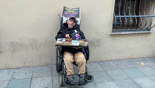 Resmen başlarına taş yağdı