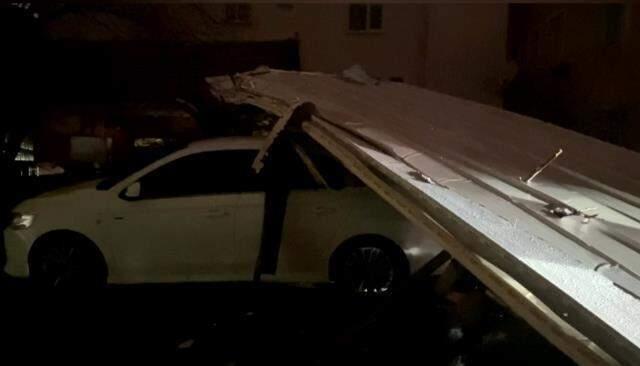 Hayatı felç eden lodos, bugün de sürecek! Meteoroloji saat verip uyardı