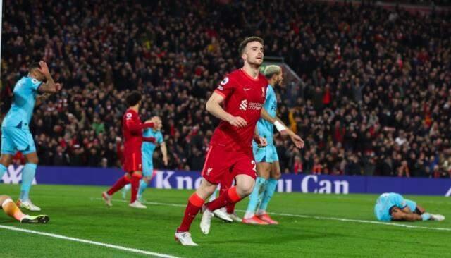 Liverpool, İngiltere futbol tarihine geçti! Salah durdurulamıyor