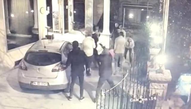 Beyoğlu'nda otelde silahlı çatışma kamerada