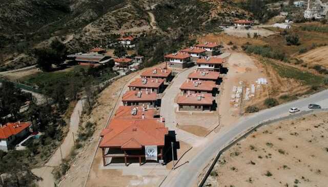 Fotoğrafın deprem bölgesinde yapılan konutlara ait olduğu iddiası