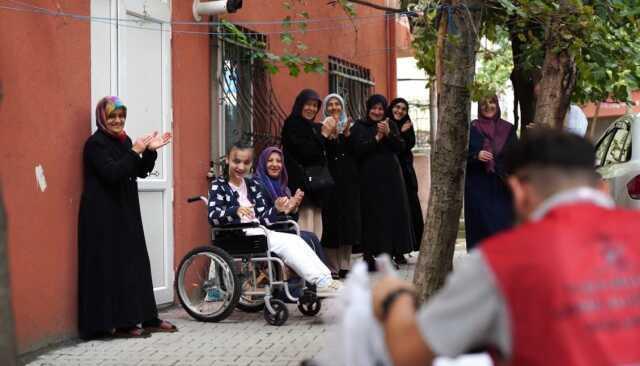 Akülü arabasını teslim alan Semanur'un ilk sözleri: Şu an içimde kelebekler uçuşuyor