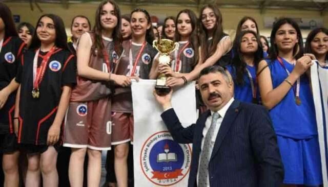 Yıldırım'da Okul Sporları İlçe Şenlikleri Düzenlendi