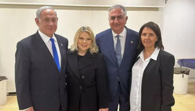 Protestolar sürerken İran Şahı'nın oğlu Pehlevi'den 'Ben hazırım' mesajı