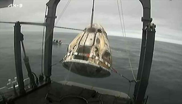 Türkiye'nin ilk astronotu Alper Gezeravcı'nın ailesiyle buluşması