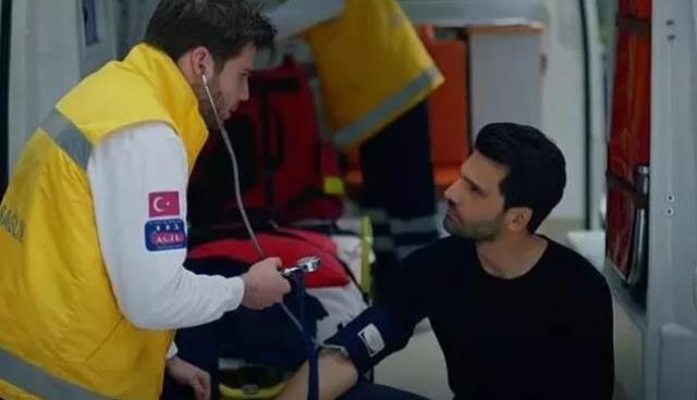 Yargı dizisinin başrolü Kaan Urgancıoğlu kardeşiyle fotoğrafını paylaştı, benzerliği görenler ayırt edemedi