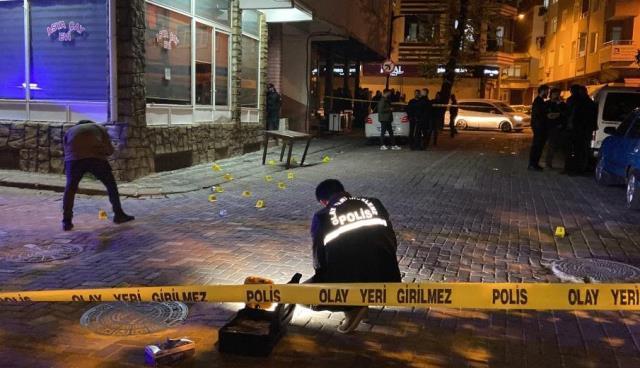 İstanbul'da silahlı çatışma! 3 kişinin yaralandığı olayda sokak savaş alanına döndü