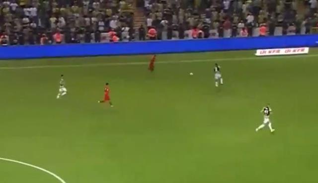 Taraftar az kalsın sahaya iniyordu! Fenerbahçeli Gustavo Henrique'den son dakikada çıldırtan hareket