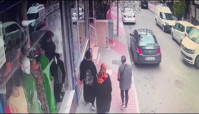 63 yaşındaki kadının evine girip altınlarını çaldılar