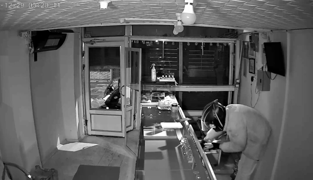 Kuyumcudan 5-6 kilo altın çaldılar, parasıyla lüks araç satın aldılar