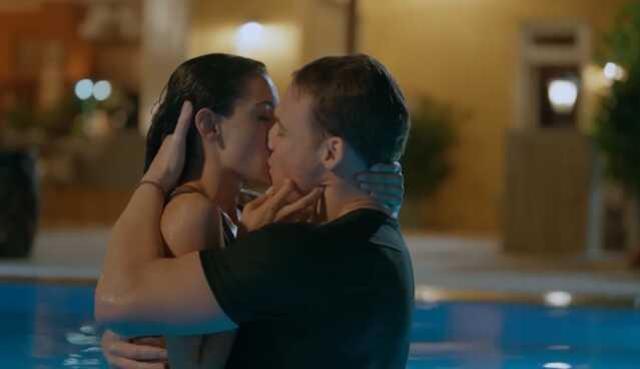 Ya Çok Seversen dizisinde damga vuran öpüşme sahnesi! İzleyicilerden yorum yağdı