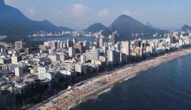 Brezilya'da görülmemiş rekor! Termometreler 60,1 dereceyi gördü, yollar eriyor