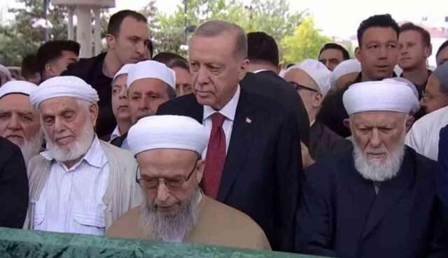 Cumhurbaşkanı Erdoğan, İsmailağa lideri Hasan Kılıç'ın cenaze törenine katıldı