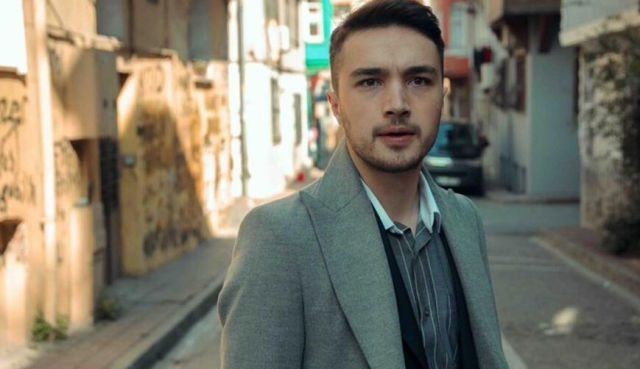 Burak Dakak Kimdir?