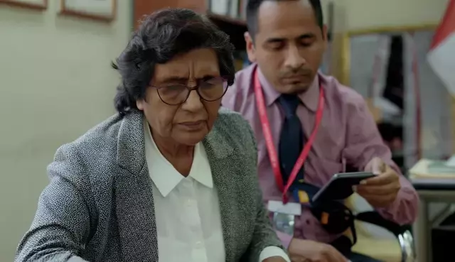 Ülke ayakta! Solcu vekil yardımcısına ayak tırnaklarını kestirdi