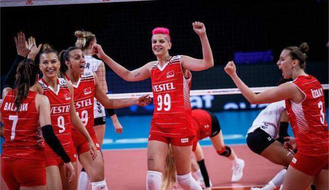 Kadın Voleybol Takımı'nın yıldızı Ebrar Karakurt'un kız arkadaşıyla yaptığı paylaşıma beğeni yağdı