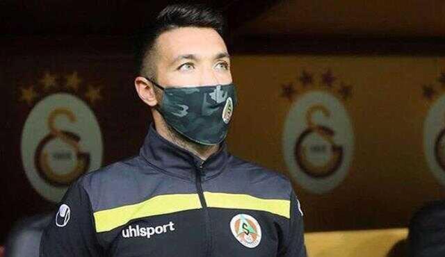 Koronavirüs dalgası futbol dünyasını etkilemeye devam ediyor. Bir hakemin testi pozitif çıktı, gözler TFF'de!