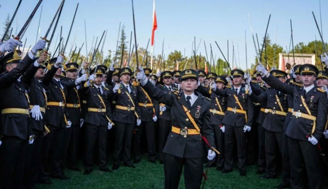 İhraç Edilen Teğmenlerden Serhat Gündar, İdare Mahkemesi'nde Dava Açtı