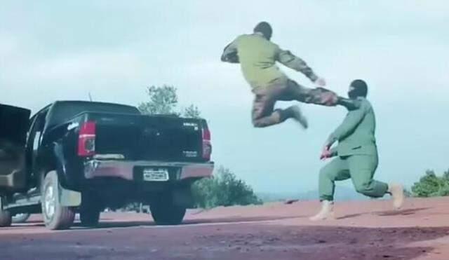 İntihar yelekleri, bomba yüklü araçlar, ağır silahlar! Taliban'ın gövde gösterisi devlet televizyonunda yayınlandı