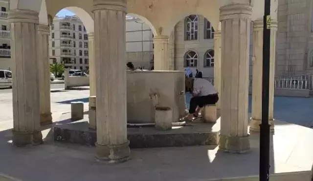 Caminin muslukları çalındı; hırsızlara karşı plastik musluklu önlem alındı