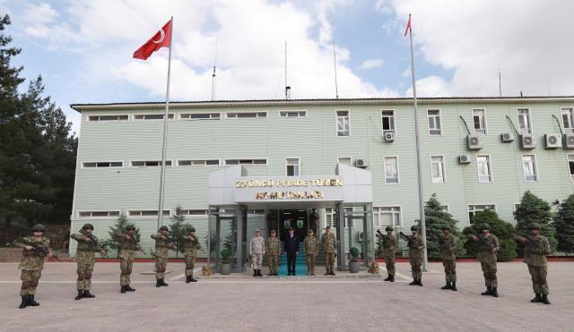 Son Dakika! Bakan Akar paylaştı: Şehitlerimizin kanı yerde kalmadı, mağaraya düzenlenen operasyonda çok sayıda terörist öldürüldü