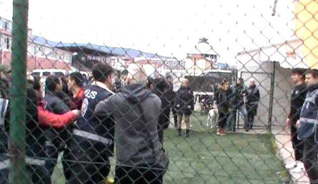 Amatör Lig bildiğiniz gibi! Polis araya girmese birbirlerini öldüreceklerdi