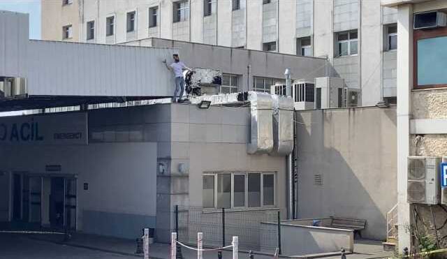 Pendik'te Otomobil Anahtarı Kaybolan Şahıs Çatıya Çıkarak İntihara Kalkıştı