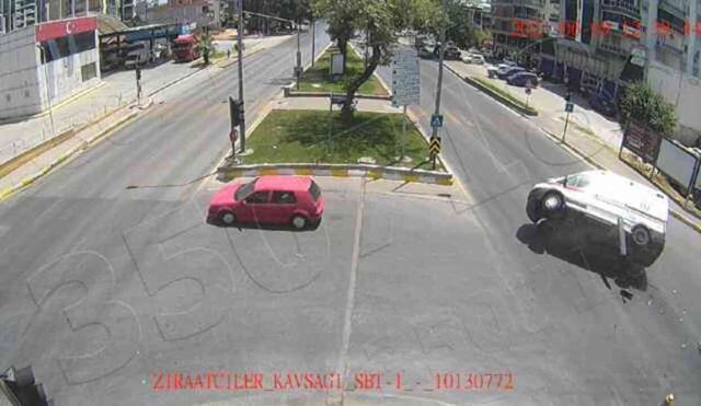 Aydın'da Ambulans Kaza Yaptı: 1 Ölü, 3 Yaralı