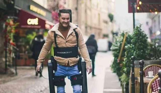 FFransız paraplejik sporcu Kevin Piette, robotik dış iskeletle Olimpiyat Meşalesi'ni taşıyarak tarihe geçti
