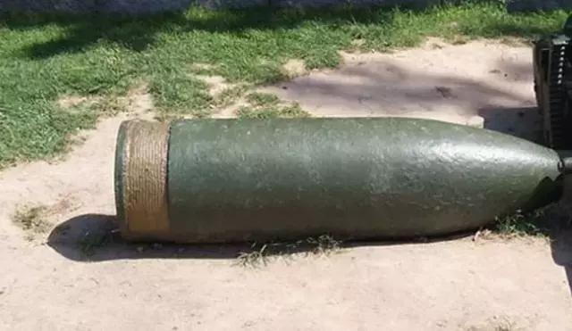Tarlada bulunan patlamamış top mermisi