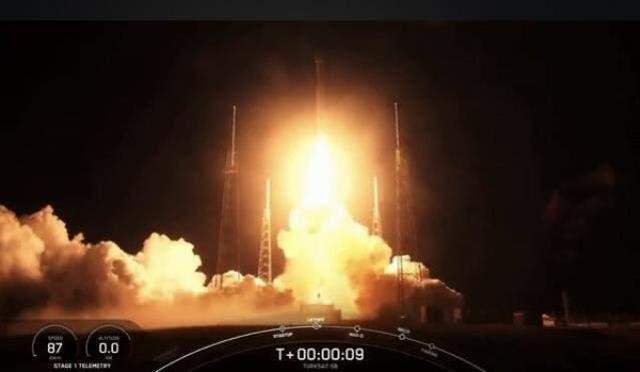 Son Dakika: Türkiye'nin veri kapasitesini 15 kat artıracak Türksat 5B uydusu uzaya fırlatıldı