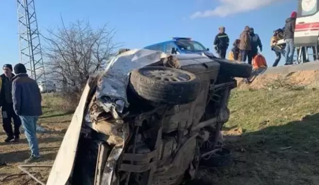 12 yaşındaki çocuk direksiyon başına geçti, kaza kaçınılmaz oldu: 2 yaralı