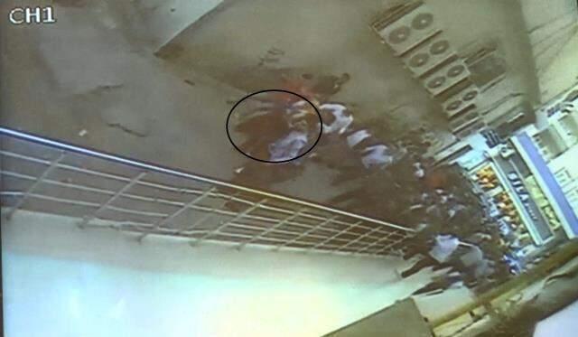 Lise öğrencisini evine kadar takip edip cinsel organını gösteren şüpheli, dokunmadığı için serbest bırakıldı