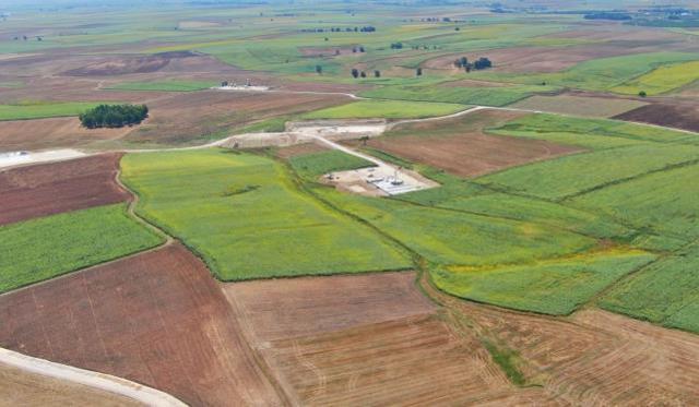 Daha önce yabancı şirketin 'Petrol yok' diyerek kapattığı kuyudan petrol fışkırdı