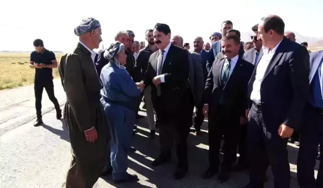 24 yıl sonra Yüksekova'ya gelen aşiret lideri krallar gibi karşılandı