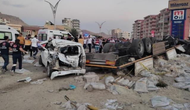 Son Dakika: Mardin'deki 20 kişinin can verdiği kazaya ilişkin gözaltına alınan 2 kişi şoför tutuklandı