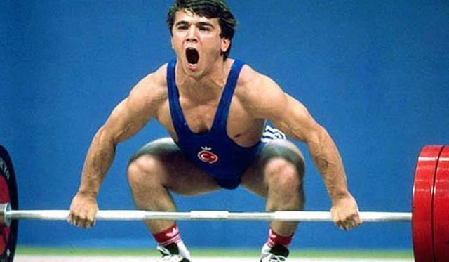 Naim Süleymanoğlu rekorları nelerdir? Cep Herkülü Naim Süleymanoğlu'nun kırdığı tüm rekorlar neler, kaç altın madalyası var, hangi olimpiyata katıldı?