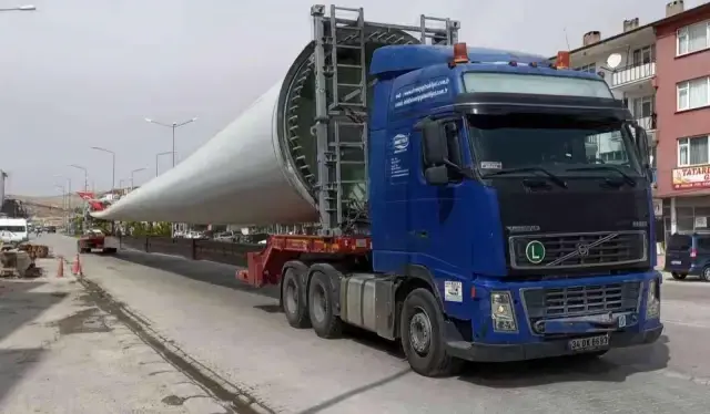 İlçenin içinden geçtiler, gören bir daha baktı