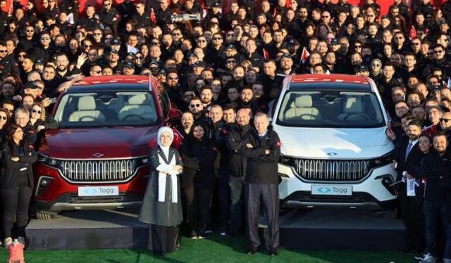Togg'un test sürüşünde ilginç anlar! Muhabir korktukça Bakan Varank gaza yüklendi