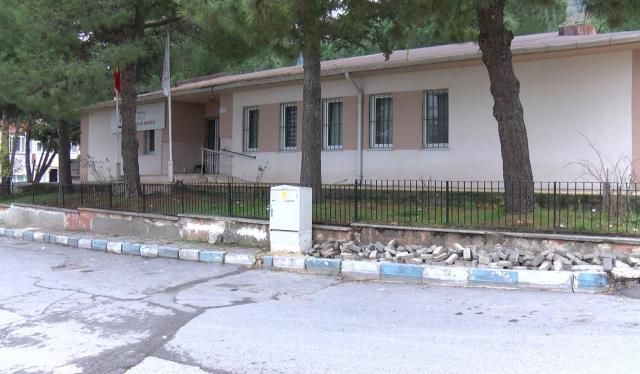Aile sağlığı merkezinde çalışan doktor, muayene ettiği 3 kız çocuğunu tacizden tutuklandı