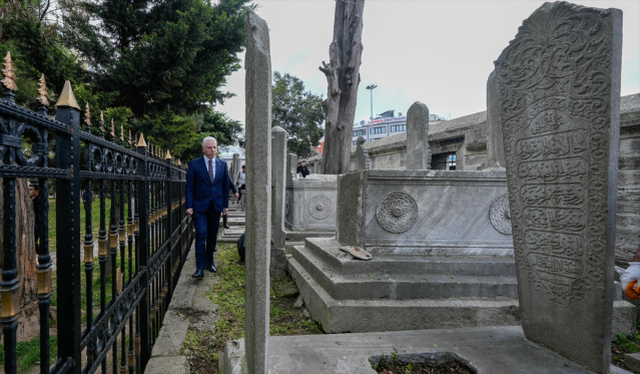Şehzadebaşı Camisi'ndeki skandalın ardından CHP heyeti Vali Gül ile görüştü