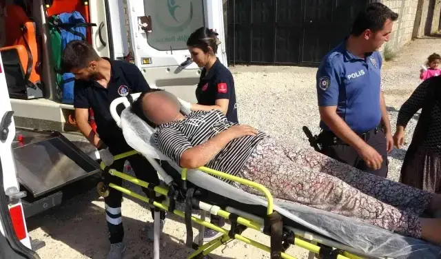 Böyle koca olmaz olsun! Sokak ortasında eşinin kafasına taşla vurdu