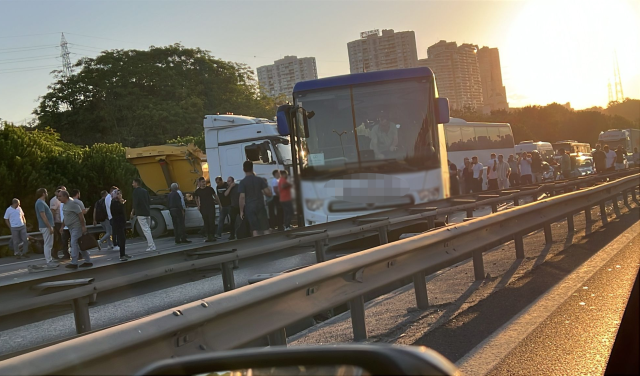 TEM'de zincirleme kaza! 1 kişi hayatını kaybetti, 21 kişi yaralandı
